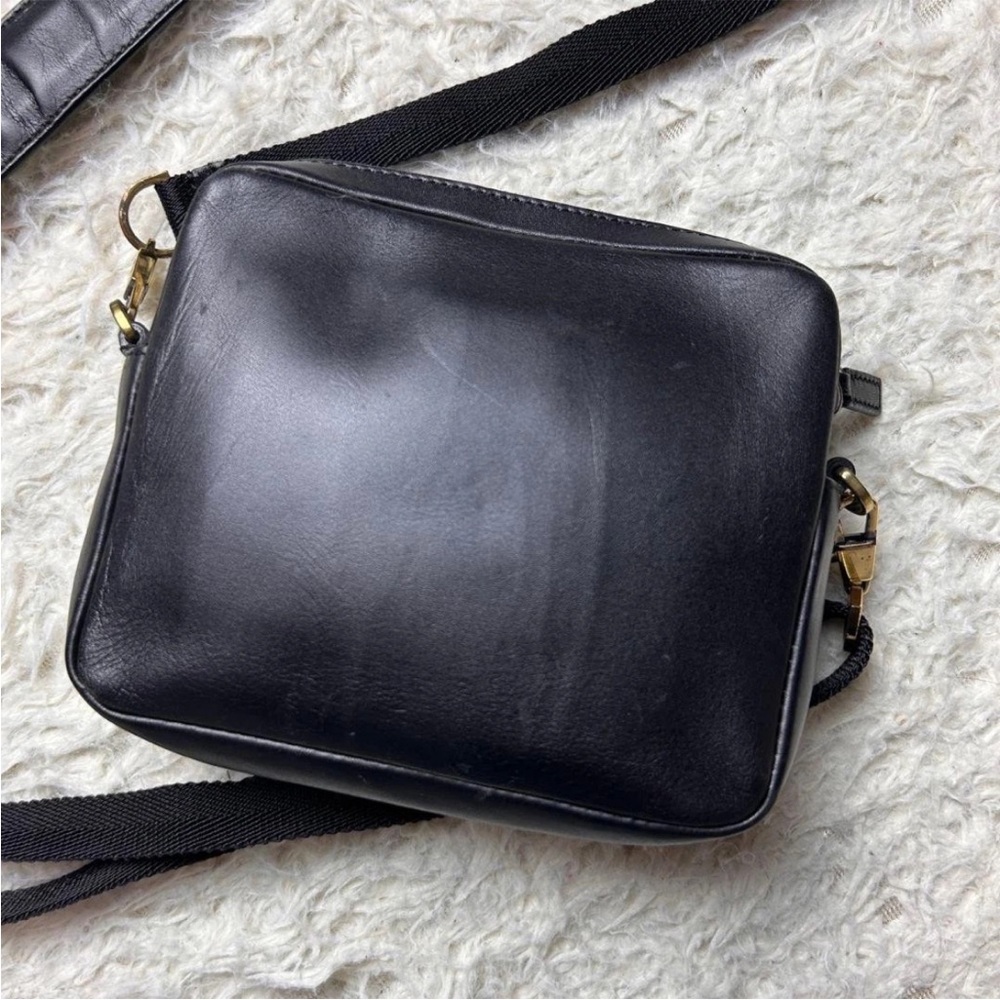 Gucci Black Leather Crossbody Bag with Gold Accents - Picture 4 of 9